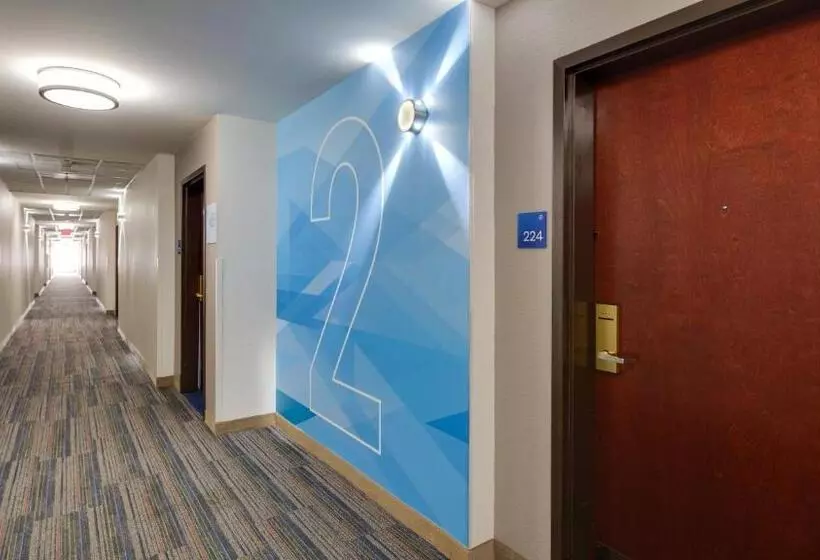 호텔 Holiday Inn Express & Suites Detroit   Farmington Hills, An Ihg