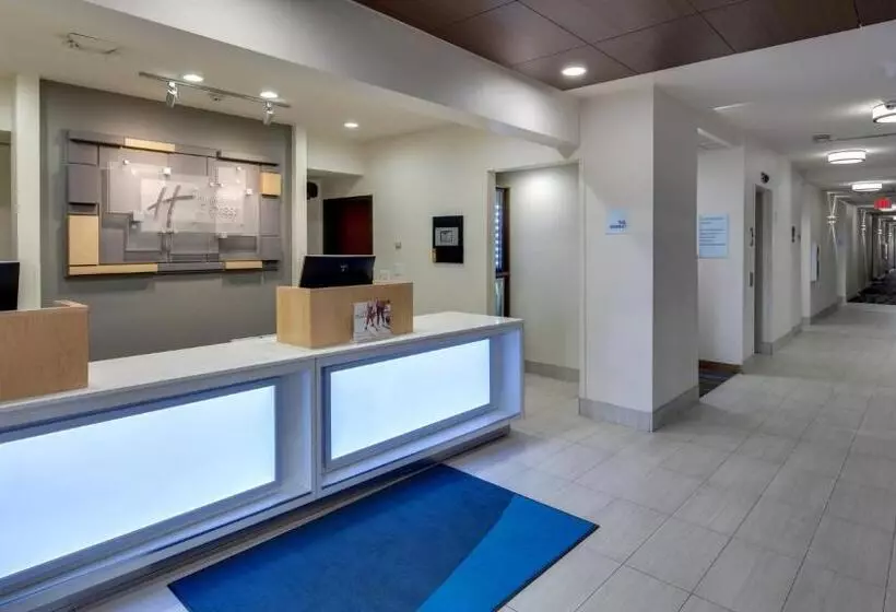 호텔 Holiday Inn Express & Suites Detroit   Farmington Hills, An Ihg