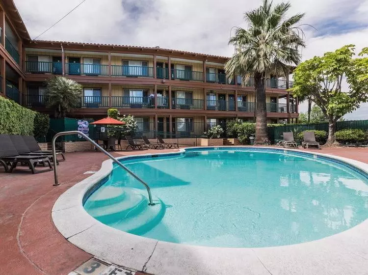 Отель 818 + Pool, Ascend Collection