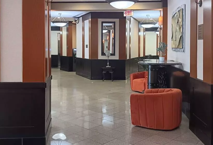 Clarion Hotel & Suites