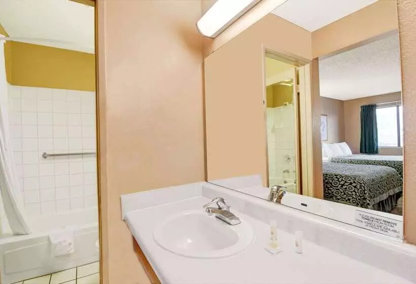 בית מלון כפרי Days Inn By Wyndham El Paso Airport East