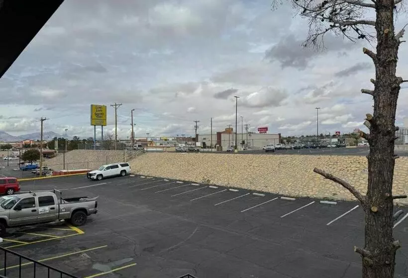 בית מלון כפרי Days Inn By Wyndham El Paso Airport East