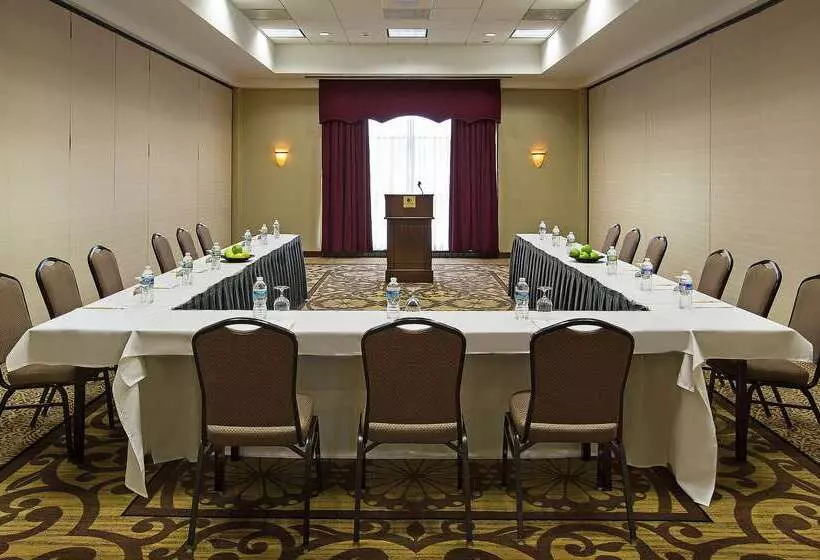 酒店 Doubletree By Hilton Charlotte Airport