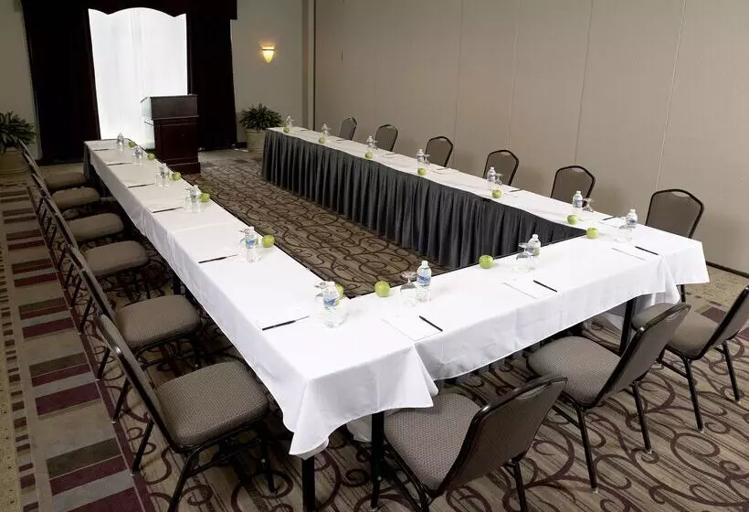 酒店 Doubletree By Hilton Charlotte Airport