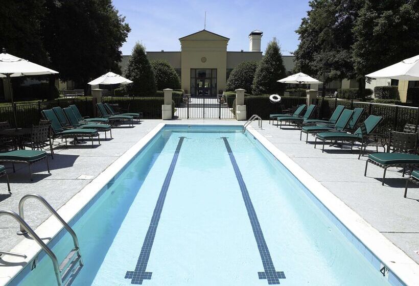 هتل Doubletree By Hilton Charlotte Airport