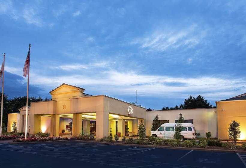 هتل Doubletree By Hilton Charlotte Airport