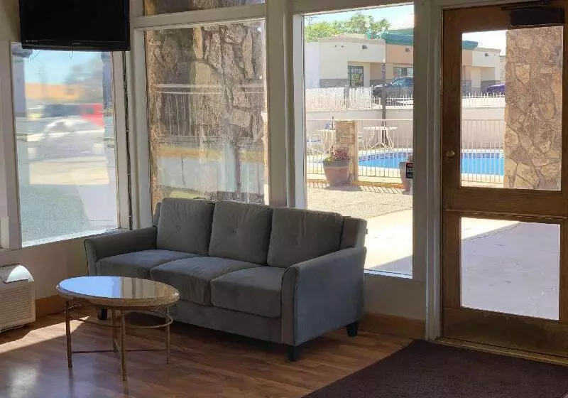 Szálloda Econo Lodge Inn & Suites