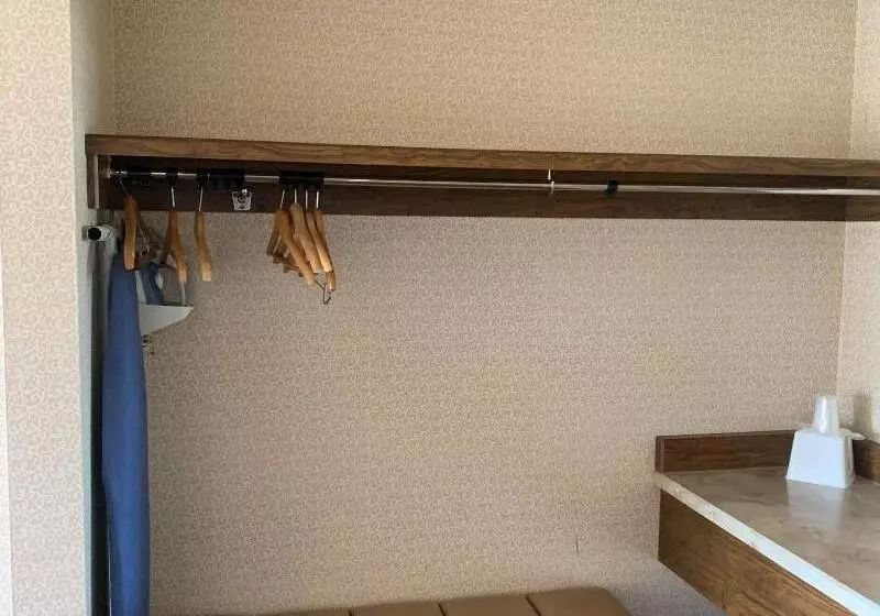 Szálloda Econo Lodge Inn & Suites