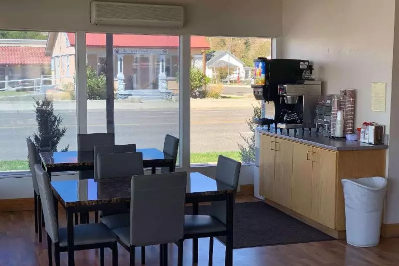 Szálloda Econo Lodge Inn & Suites