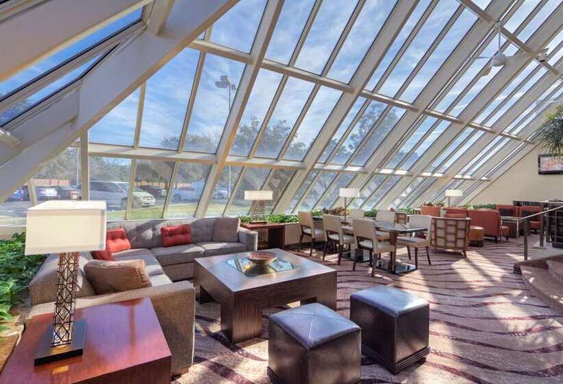 هتل Hilton Houston Westchase