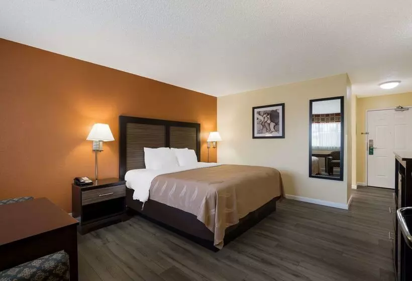 Otel Quality Inn & Suites Medford Airport