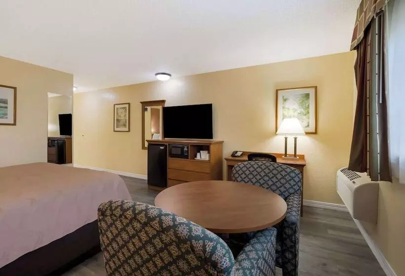 Otel Quality Inn & Suites Medford Airport