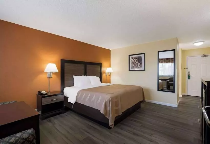 Otel Quality Inn & Suites Medford Airport