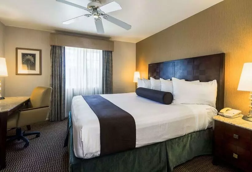 فندق Ramada By Wyndham Costa Mesa/newport Beach