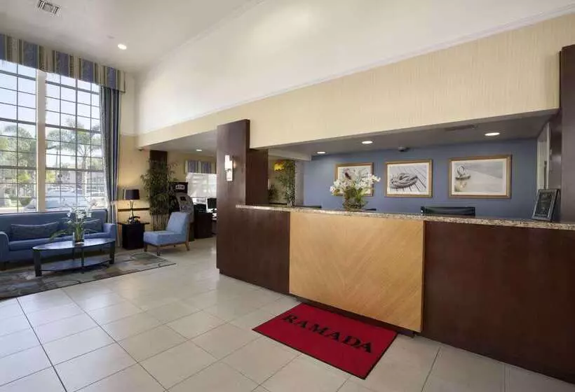 فندق Ramada By Wyndham Costa Mesa/newport Beach
