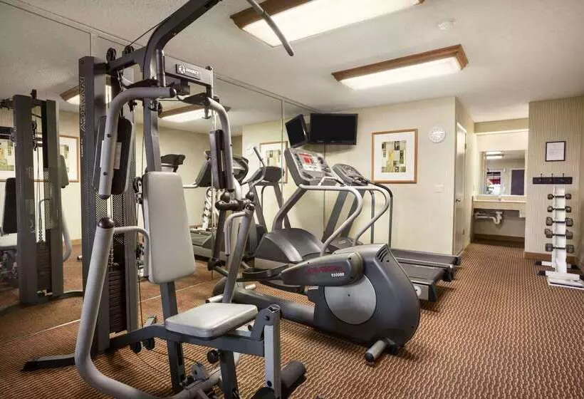 فندق Ramada By Wyndham Costa Mesa/newport Beach