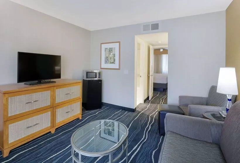 فندق Ramada By Wyndham Costa Mesa/newport Beach