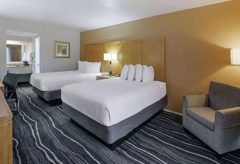 فندق Ramada By Wyndham Costa Mesa/newport Beach