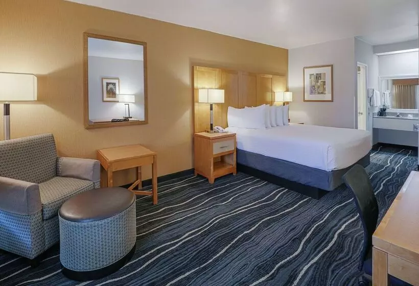 فندق Ramada By Wyndham Costa Mesa/newport Beach