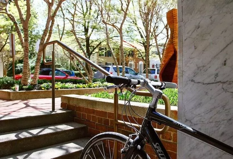 호텔 The River Inn