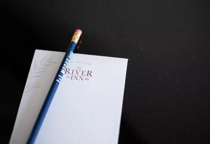 호텔 The River Inn