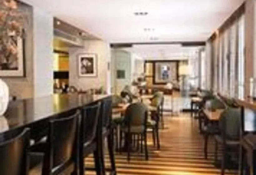 호텔 The River Inn