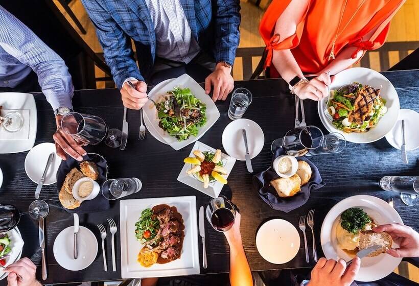 فندق The River Inn