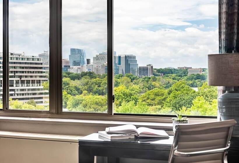 فندق The River Inn