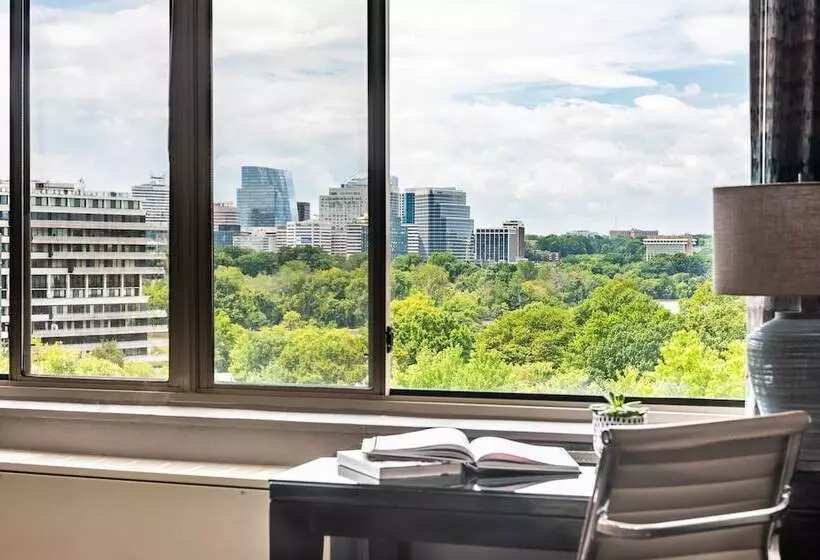 호텔 The River Inn