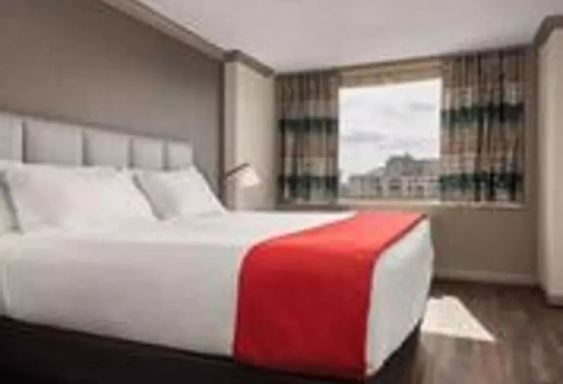 호텔 The River Inn