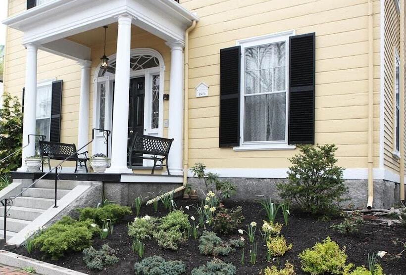 Отель The Salem Inn