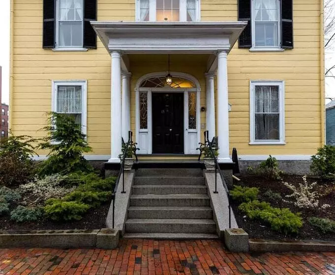 호텔 The Salem Inn