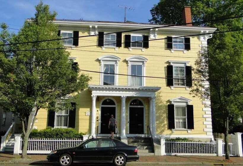 Отель The Salem Inn