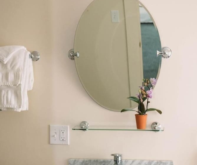 Отель The Salem Inn