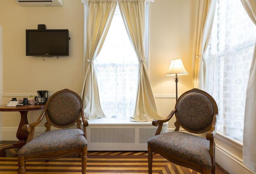 Отель The Salem Inn