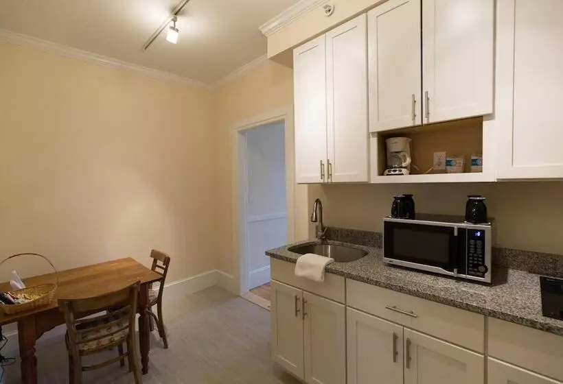 호텔 The Salem Inn