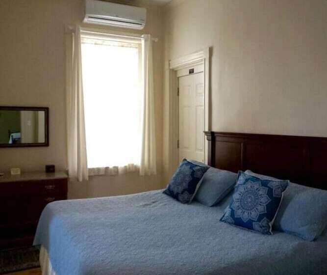 Отель The Salem Inn