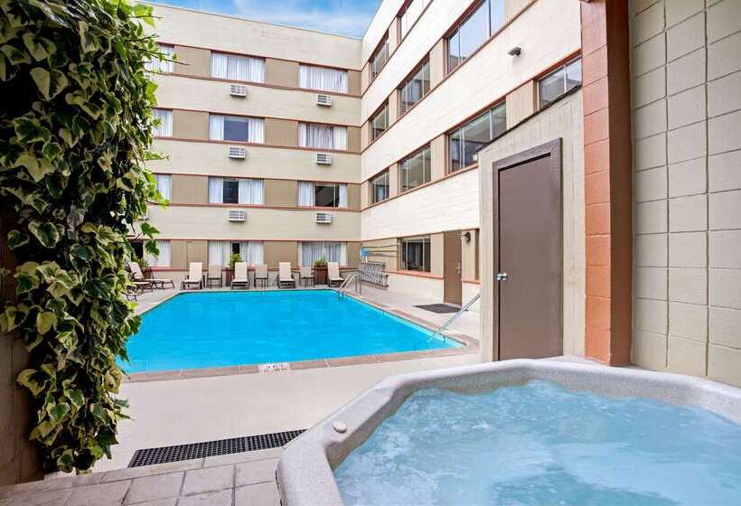 هتل Travelodge By Wyndham Seattle By The Space Needle