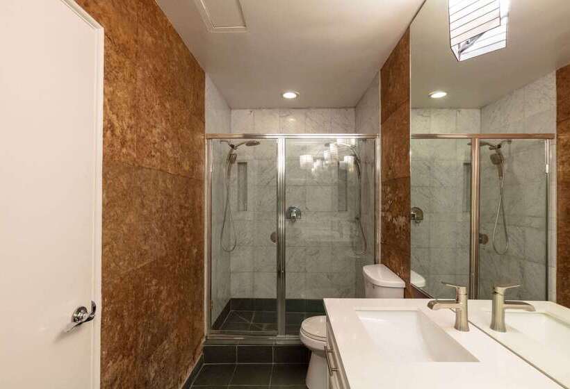 هتل Travelodge By Wyndham Seattle By The Space Needle