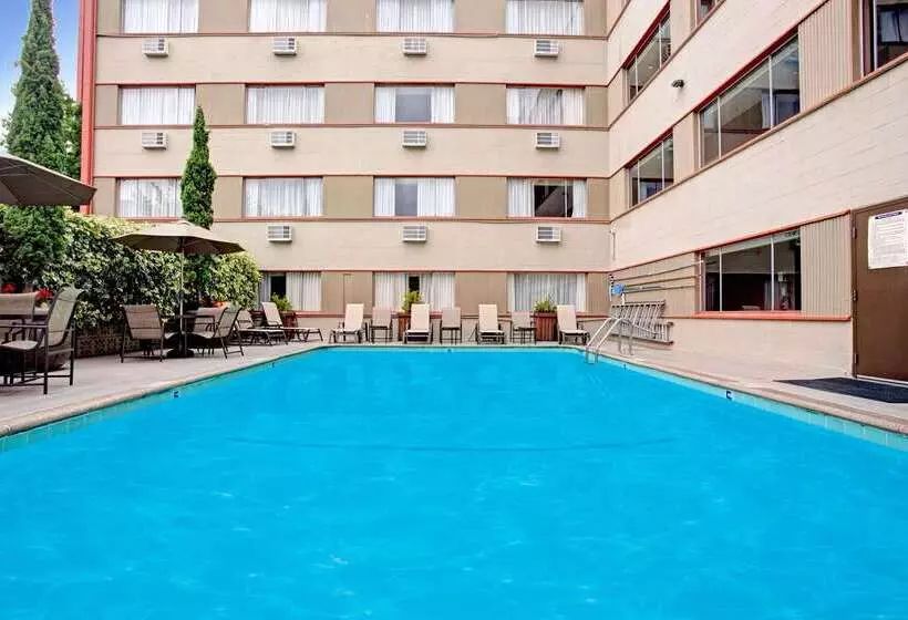 בית מלון כפרי Travelodge By Wyndham Seattle By The Space Needle