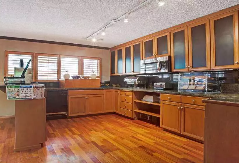 בית מלון כפרי Travelodge By Wyndham Seattle By The Space Needle