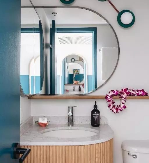 Wayfinder Waikiki   Voted Top 10 Best Hotels In Hawaii!