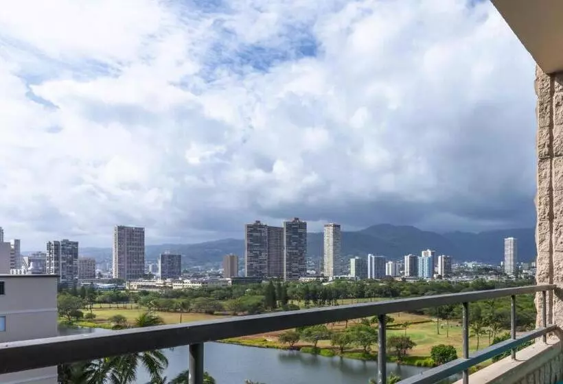 Wayfinder Waikiki   Voted Top 10 Best Hotels In Hawaii!