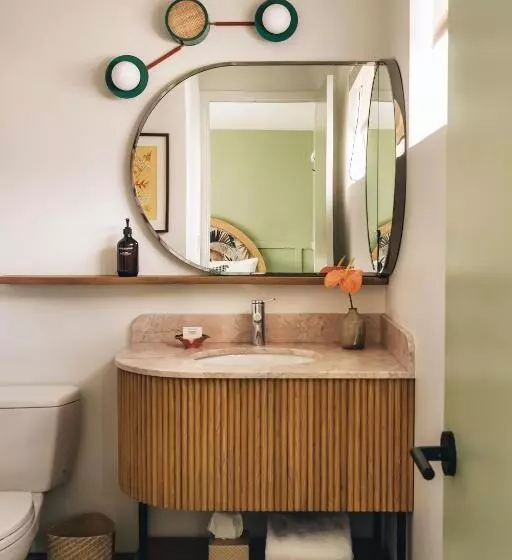 Wayfinder Waikiki   Voted Top 10 Best Hotels In Hawaii!