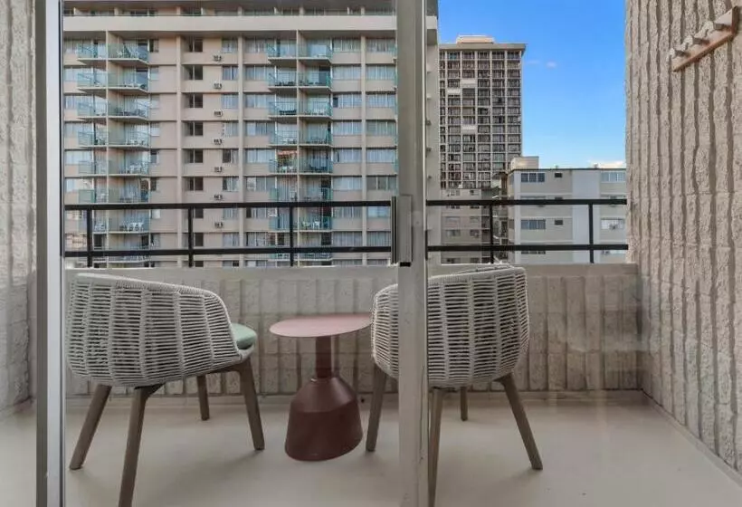 Wayfinder Waikiki   Voted Top 10 Best Hotels In Hawaii!