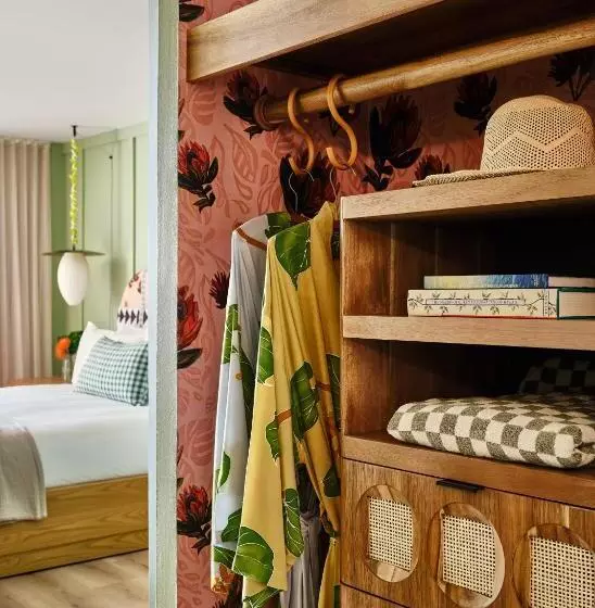 Wayfinder Waikiki   Voted Top 10 Best Hotels In Hawaii!