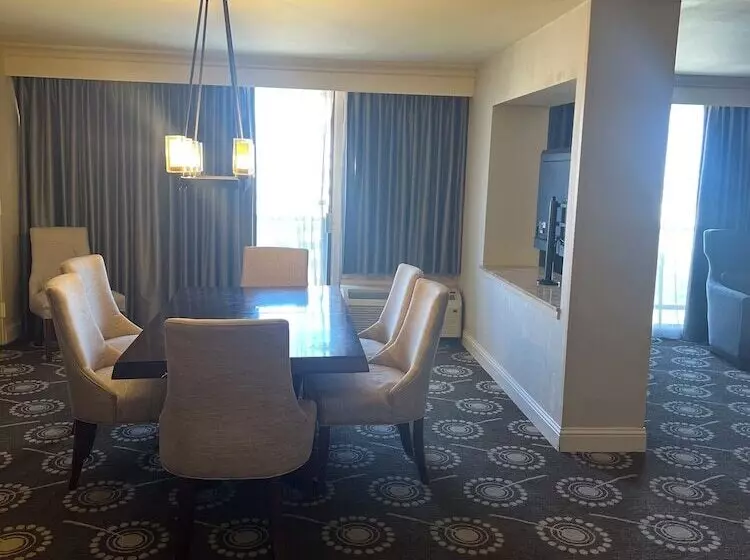 ホテル Wyndham Midland Downtown