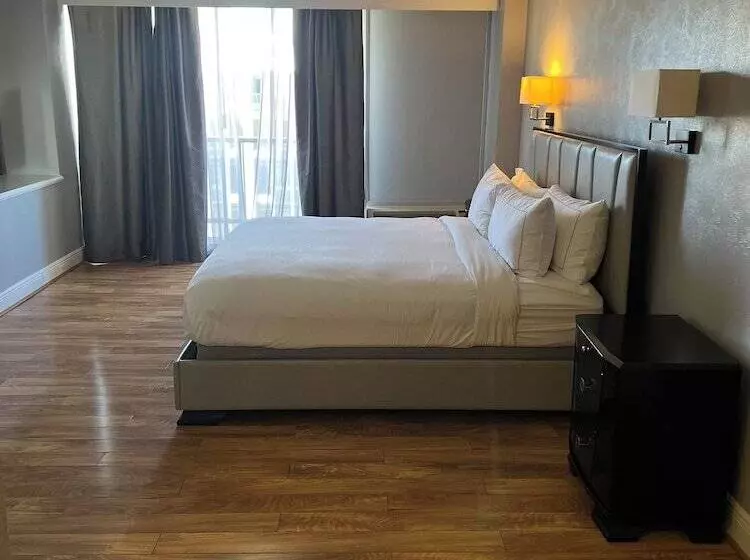 ホテル Wyndham Midland Downtown