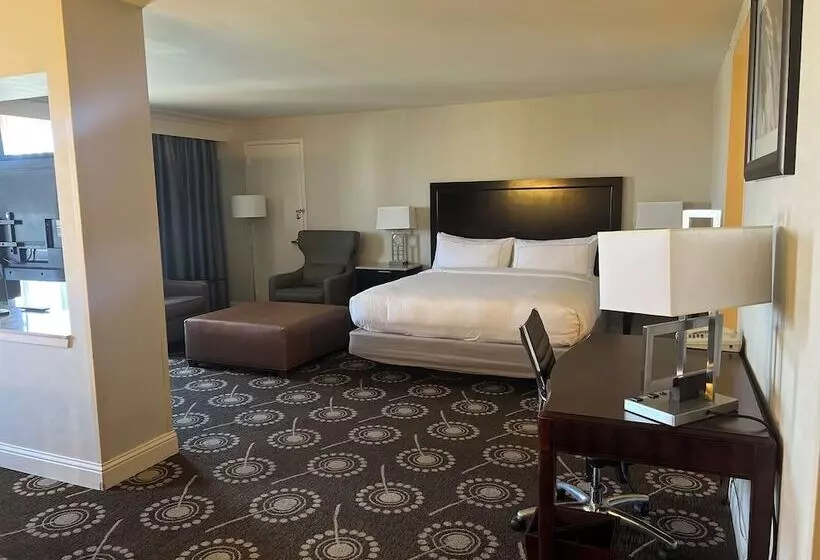 ホテル Wyndham Midland Downtown