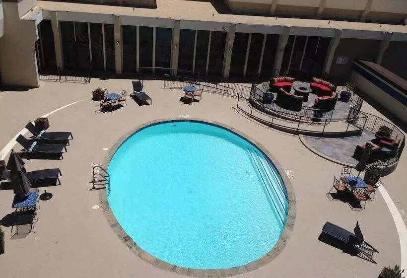 ホテル Wyndham Midland Downtown